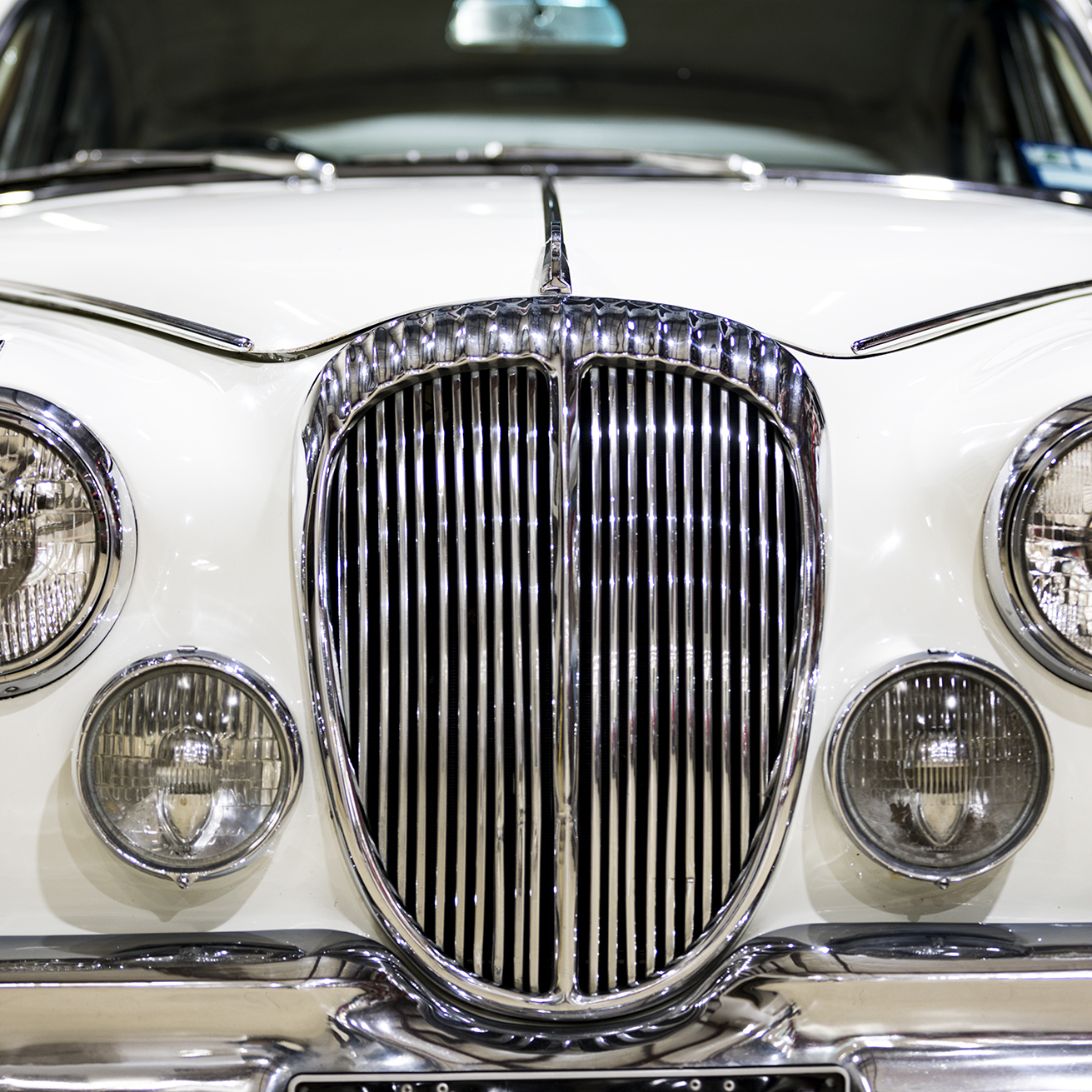 Daimler 250 V8