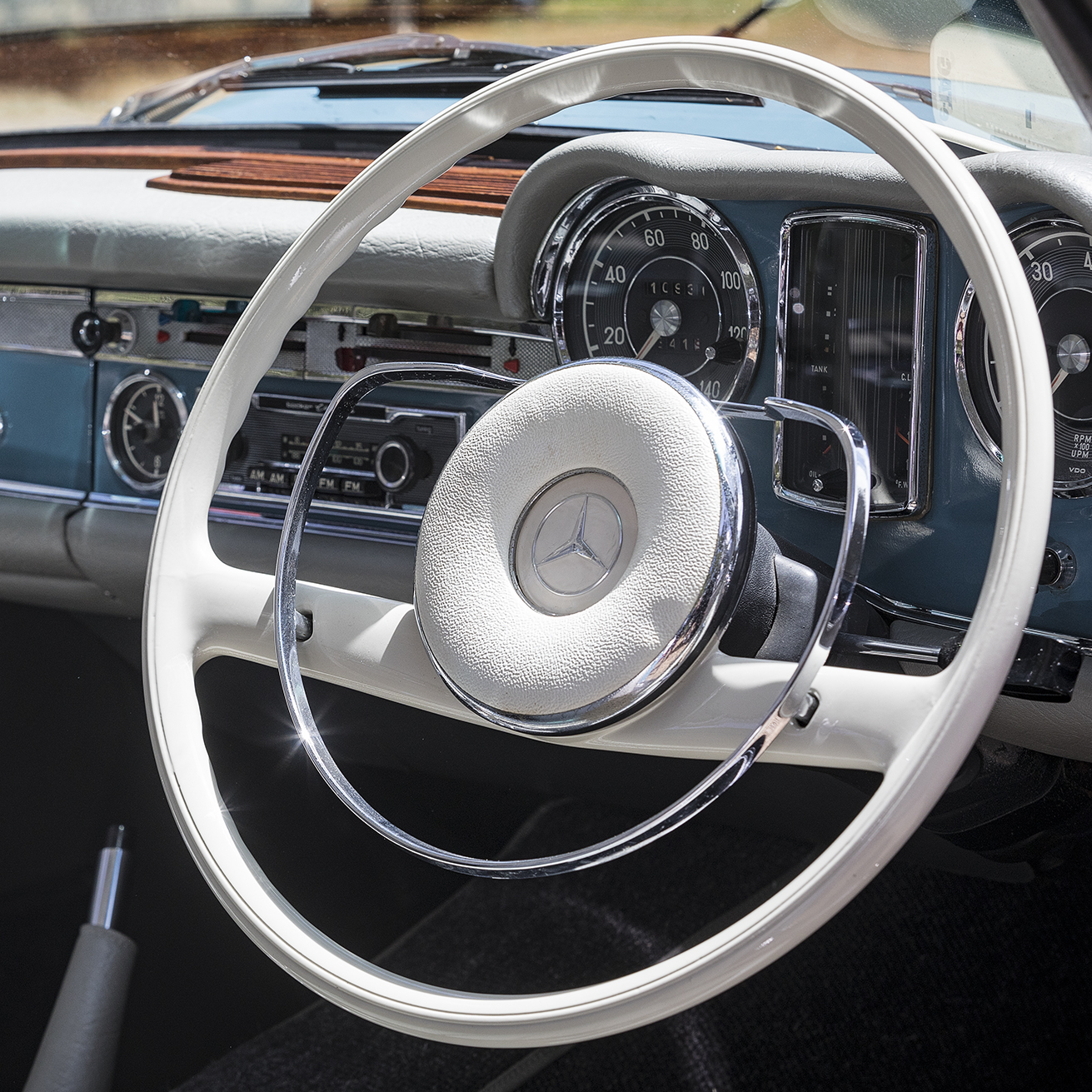 Mercedes Benz 230SL