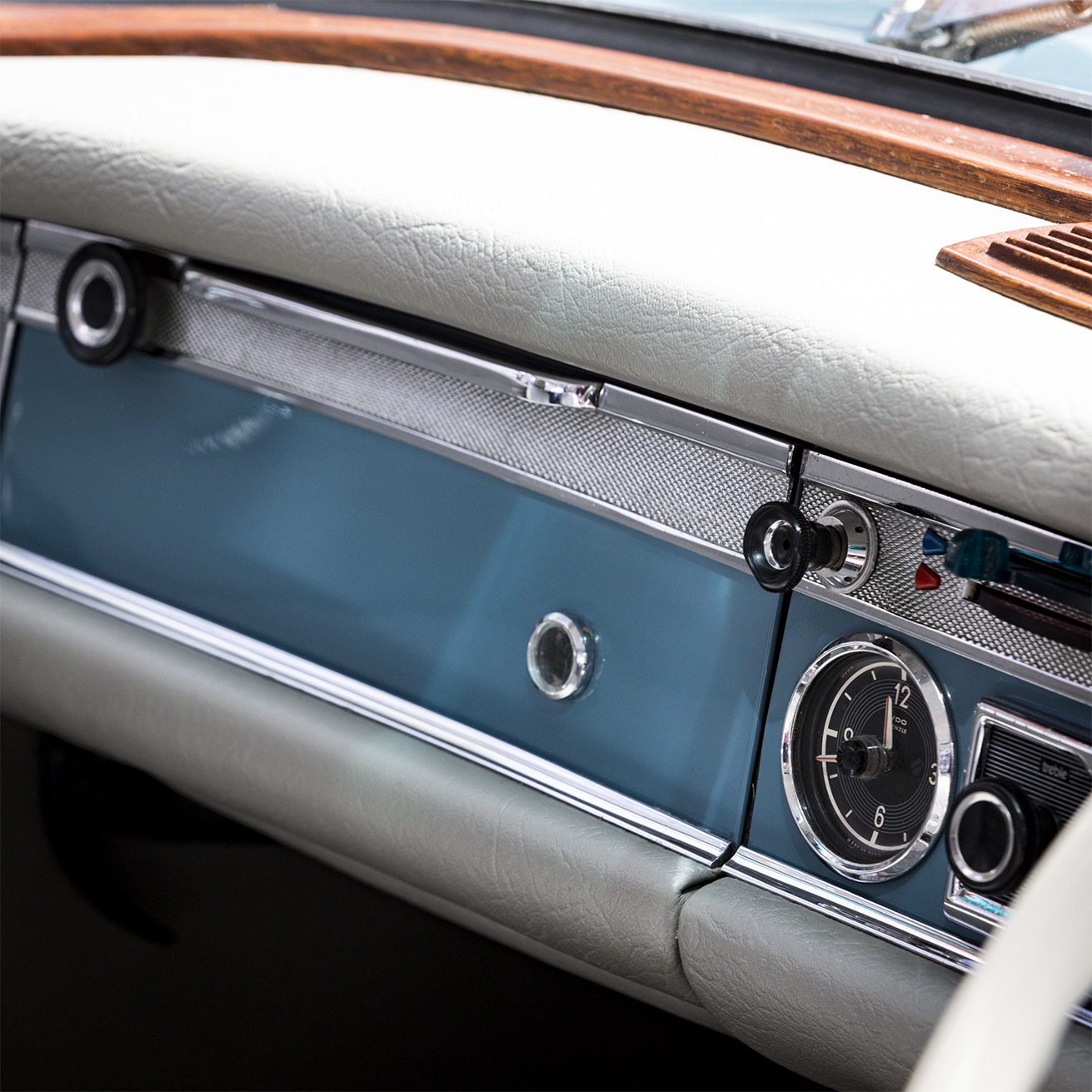 Mercedes Benz 230SL