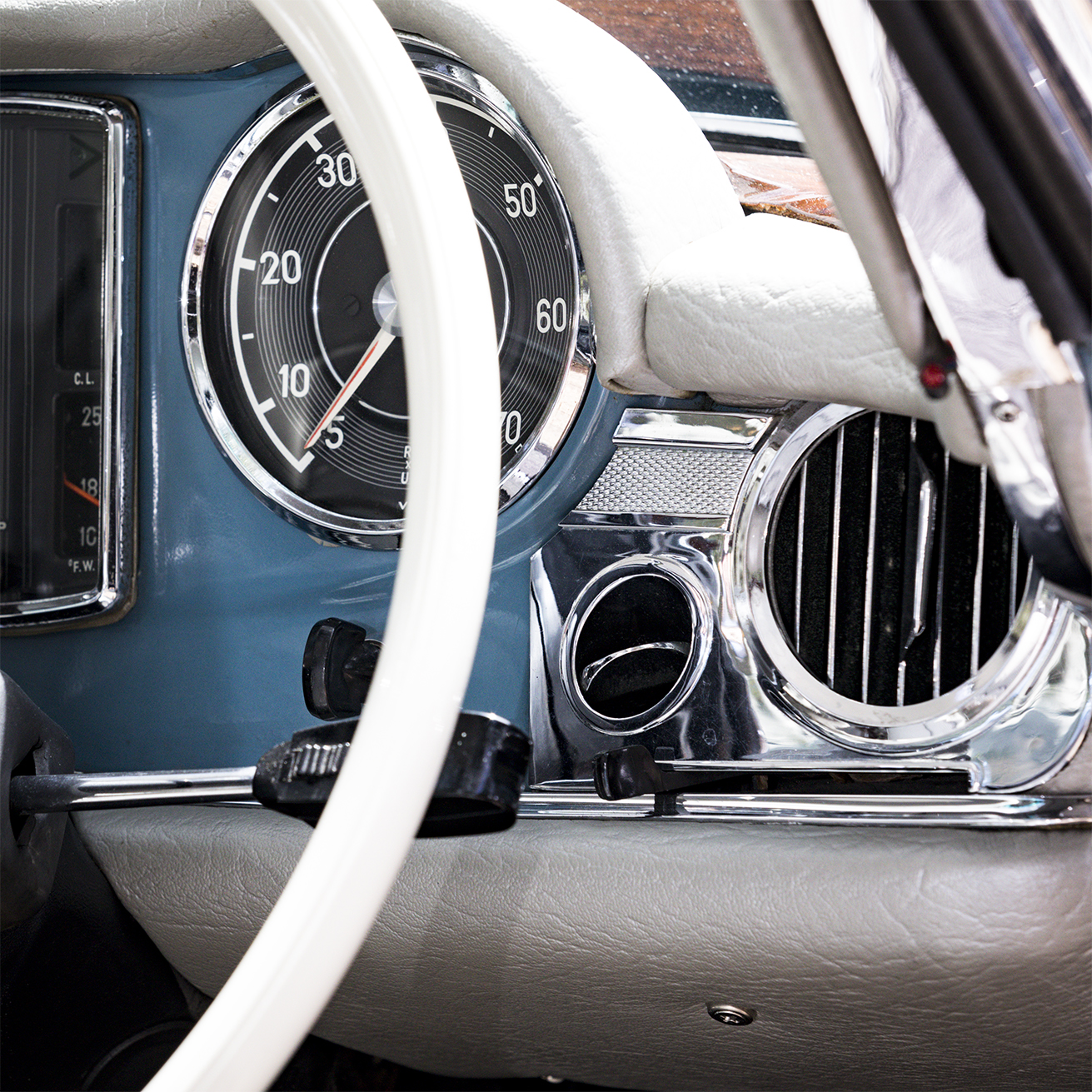 Mercedes Benz 230SL